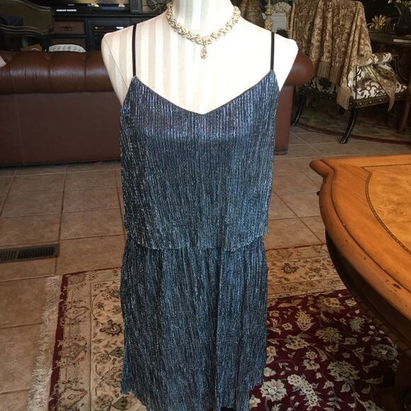 EVERLY FOIL Ruffle Shimmer Dress! - Picture 2 of 8